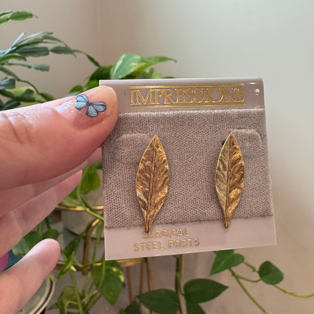 Vintage Impressions Gold Tone Leaf Stud Earrings Surgical Steel Posts Botanical
